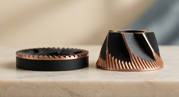 Side-by-side comparison of flat and conical burr sets